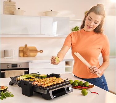 Електричний гриль Braun MultiGrill 7 CG7020: 3-в-1 (контактний гриль, BBQ, духовка), 2000W, велика площа (12 бургерів), планка & гриль, для дому, срібний