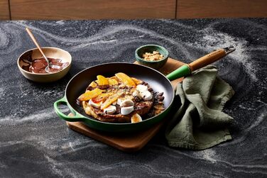 Сковорода LE CREUSET Signature з чавуну з дерев'яною ручкою, 28 см (Bamboo)