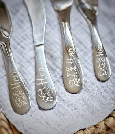 Дитячий набір столових приборів з гравіюванням імені | Персоналізований посуд для дітей | Подарунок на хрещення, день народження | Тема: Сафарі, Екскаватор