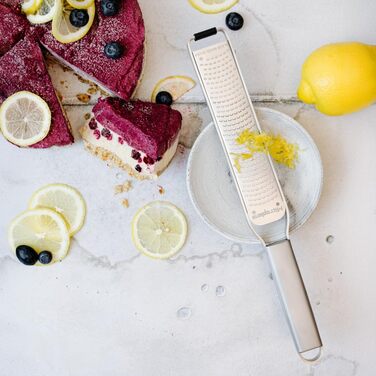 Мікроплан NEUE Professional Serie GROBE Klinge: професійна тертка з великою лезою з нержавіючої сталі | Елегантний дизайн | Для твердого сиру, моркви, кокосу, горіхів, шоколаду, імбиру та часнику | Виготовлена в США