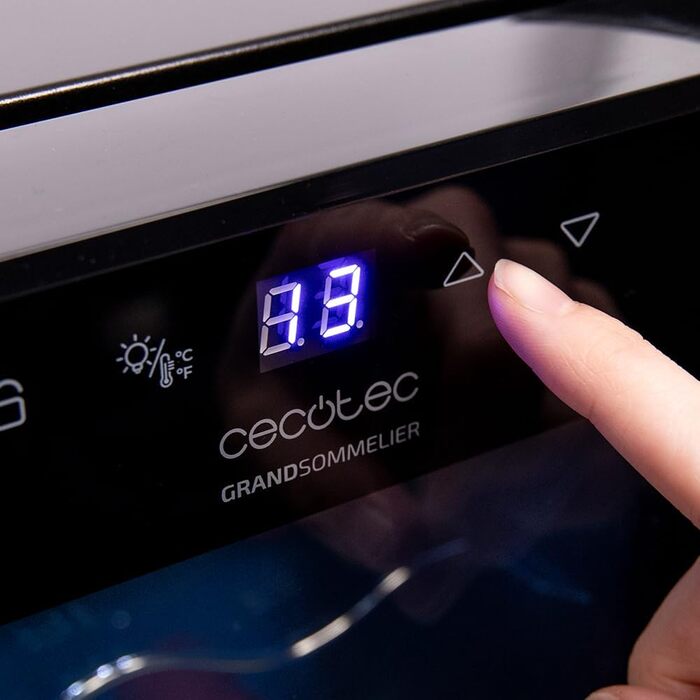 Винний холодильник Cecotec Bolero Grandsommelier 830 Coolcrystal: 12 пляшок, чорний, термоелектрична охолодження, 8-18°C, LED, без шкідливого газу
