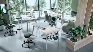 Офісний стілець Leitz Ergo Active з піною подвійної щільності, регульована висота 57-82 см, оббивка з переробленого матеріалу (110 кг), чорний, з колесами