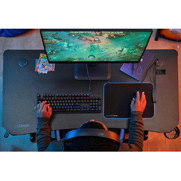 колір: чорний