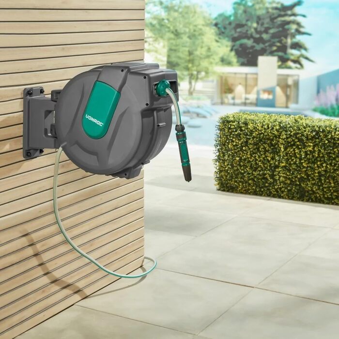Шланг садовий VONROC 35 метрів з автоматичним згортанням та тримачем для стіни - Шланг на котушці, 180° поворот, зелений