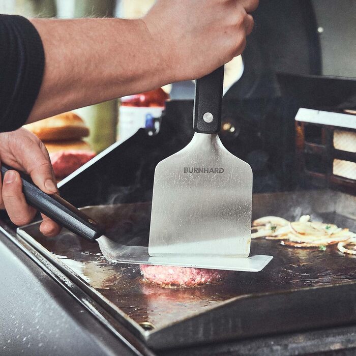 Набір гриль-посуду BURNHARD 5 предметів, 42 см, акацієве дерево, нержавіюча сталь. Комплектація: щипці, лопатка, виделка, щітка, знімач нагару.