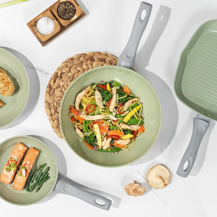 Сковорода-гриль SALTER Earth Grill 28 см з виливом, квадратна, для стейків, сумісна з індукцією, без PFAS/PFOA, алюміній з титановою основою, керамічне покриття, легко миється, з бакелітовою ручкою, зелена