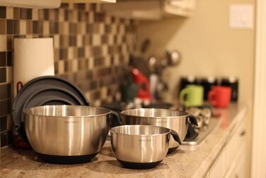 Набір місок для змішування AVACRAFT з нержавіючої сталі 18/10 з кришкою, силіконове дно, зручний виливання та мірні позначки, чорний колір