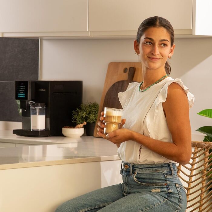 Кавомашина автоматична Cecotec Cremmaet Compactccino 19 Bar з термоблоком, для свіжозмелених зерен, місткість 150 г, 1.1 л, 400 мл молока (Black Silver)