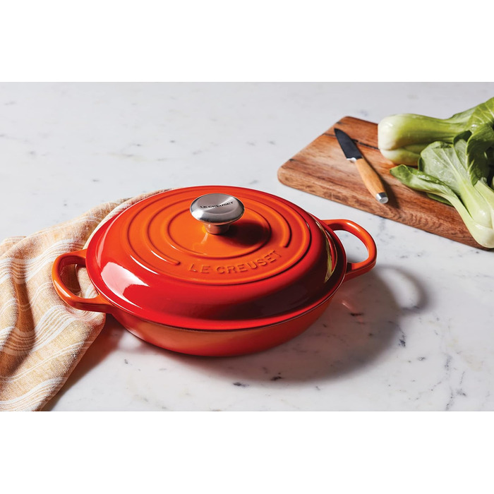 Каструля Le Creuset Signature з чавуну, Ø 30 см, 3,5 л, для всіх типів плит (включно з індукційними), 5,555 кг, Колір: рубіново-червоний
