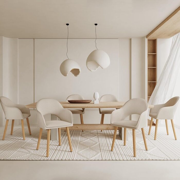 Набір з 4-х оббитих стільців для їдальні з підлокітниками, бежевий колір, дерев'яні ніжки. Підходять для кухні та вітальні.