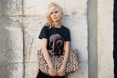 Сумка-шопер Reisenthel Loopshopper L Frame Leo Macchiato з практичними кишенями з перероблених PET-пляшок – стильний та водовідштовхуючий дизайн, колір золото