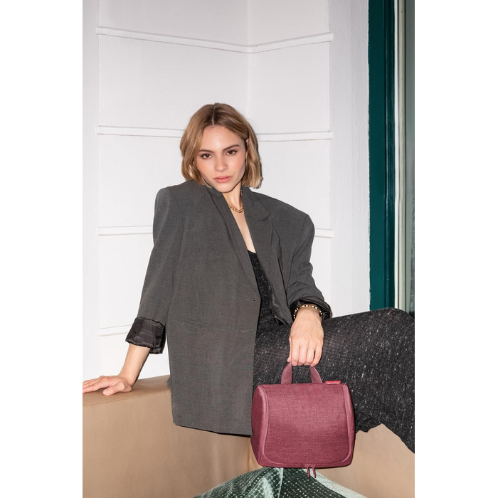 Сумка-органайзер для туалетних аксесуарів Reisenthel Twist Maroon з гачком, водонепроникний матеріал