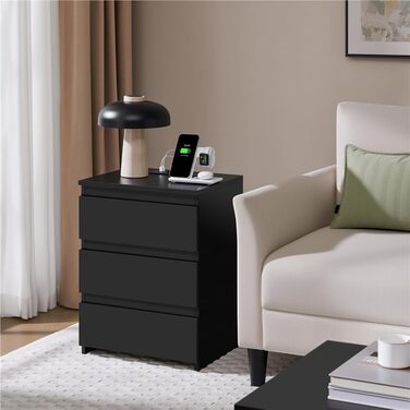 Нічний столик Yaheetech з 3 висувними ящиками, 2 розетками AC та 2 USB-портами, чорний колір. Підходить для спальні/вітальні.