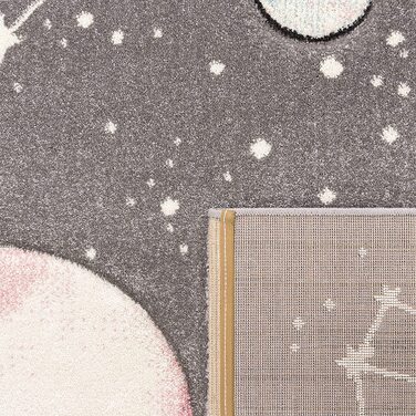Ігровий килимок Paco Home для дитячої кімнати з планетами і зірками сірого кольору, розмір 120x170 см
