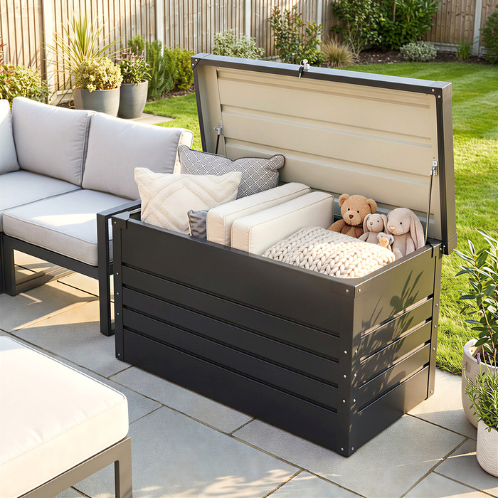 Короб для подушок Gartenbox Metall 450L – міцна металева коробка об'ємом 450 літрів з подвійними стінками кришки. Розміри: 120 x 61 x 62 см. Водостійка, з можливістю замикання. Колір: сірий.