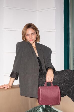 Сумка-органайзер для туалетних аксесуарів Reisenthel Twist Maroon з гачком, водонепроникний матеріал