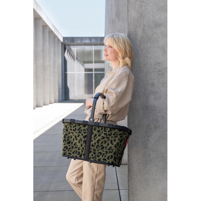 Сумка-шопер Reisenthel Carry Bag Teddy Leo Olive – містка та водонепроникна, з внутрішньою кишенею