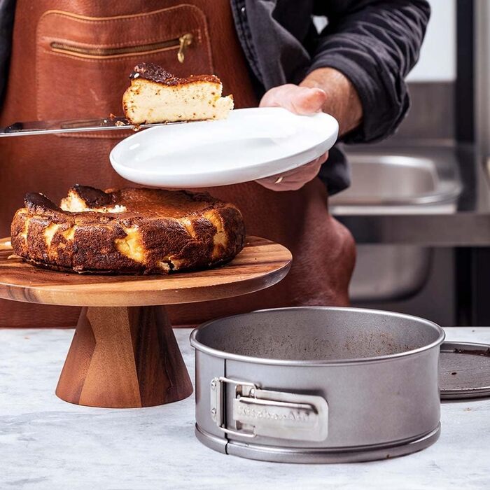 Набір форм для випічки KitchenAid з алюмінізованої сталі, 20см та 24см, антипригарне покриття, для духовки, миється в посудомийній машині, сірий