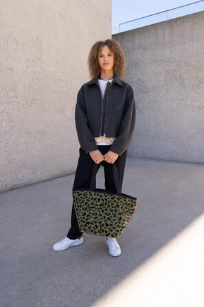 Сумка-шопер Reisenthel Shopper M Teddy Leo Olive – містка та стильна, з водовідштовхувального матеріалу