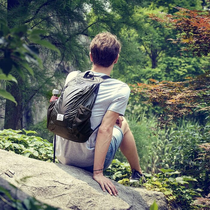 Надлегкий рюкзак Naturehike, водонепроникний, для піших прогулянок, невеликий рюкзак, міцний, зручний, складаний, ідеально підходить для скелелазіння, кемпінгу ,велоспорту (чорний, 25 л)