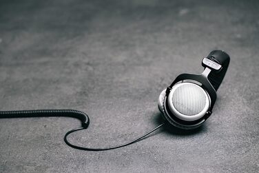 Накладні навушники beyerdynamic DT 880 PRO, напіввідкриті, дротові