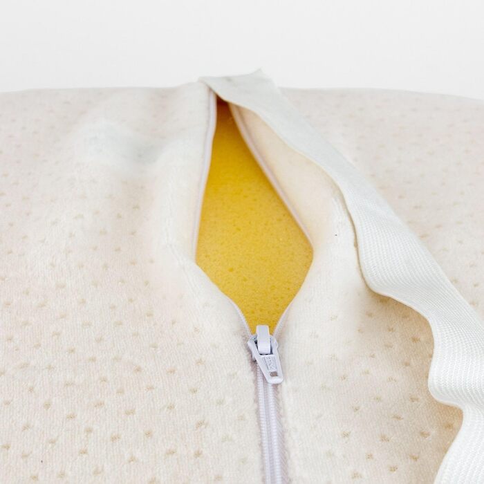 Ергономічна подушка для ніг Pikolin Home у формі півмісяця, віскоеластична з ефектом пам'яті, дихаюча, 20 x 40 см, натуральний колір