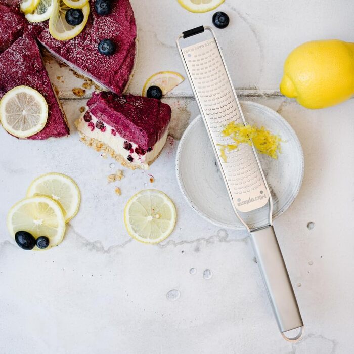 Мікроплан NEUE Professional Serie GROBE Klinge: професійна тертка з великою лезою з нержавіючої сталі | Елегантний дизайн | Для твердого сиру, моркви, кокосу, горіхів, шоколаду, імбиру та часнику | Виготовлена в США