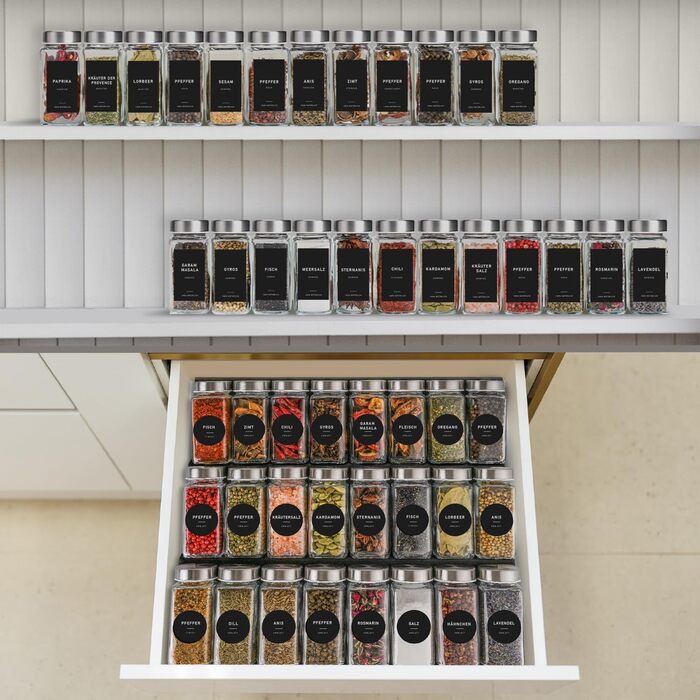 Набір скляних банок для спецій з дозатором [24 x 120 мл] з 303 етикетками | Набір банок для спецій з бамбуковими кришками, 24 шт., чорний колір