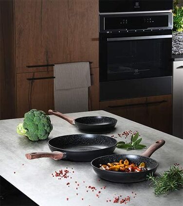 Набір сковорідок Tognana з 3 предметів 20-24-28 см, виготовлений з алюмінію, також підходить для індукції, чорного кольору.