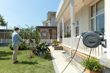 Спіральний шланг для поливу Giraffe Tools 35м + 2м з автоматичним підйомом, поворотний на 180°, з 7 насадками та під'єднувальним шлангом