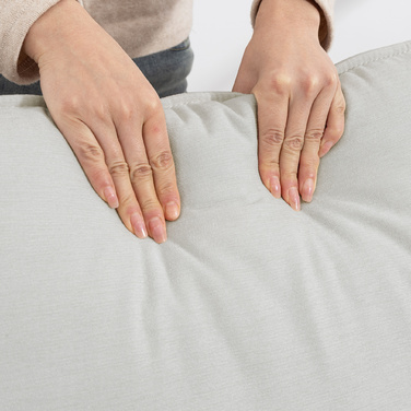 Диван на 2 місця, 146 см, з велюровою оббивкою з двошаровою м'якістю, з пуховими подушками, глибоким сидінням та високою спинкою, кремово-білий