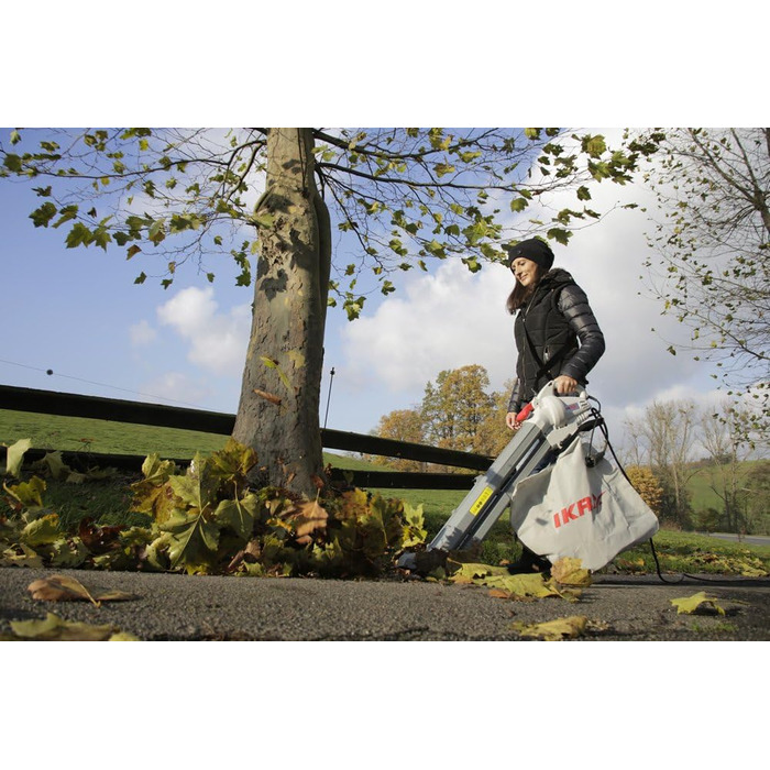 IKRA 74204030 Електричний 3-в-1: пилосос для листя, повітродувка, подрібнювач листя IBV 2800 E, об'єм контейнера 45л, швидкість повітря 275 км/год, 2800 Вт, 230 В, сірий/червоний/чорний