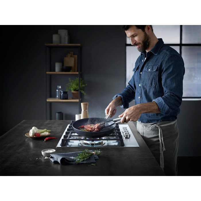 Сковорода для стейків WMF Steak Profi 24 см, багатошарова, індукційна, з антипригарним покриттям, для швидкого обсмаження, Rapid Heat Control