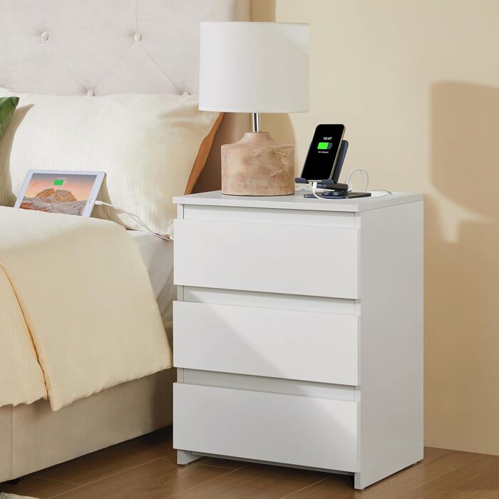 Нічний столик Yaheetech з 3 висувними ящиками, 2 розетками AC та 2 USB-портами, для спальні/вітальні