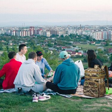 Рюкзак-холодильник Laripwit 54 банки: ізольований рюкзак-термос з двома відсіками та відділенням для холоду. Ідеальний для пікніків, подорожей, кемпінгу, пляжу. Об'єм 33л, камуфляж, еластична шнурка.