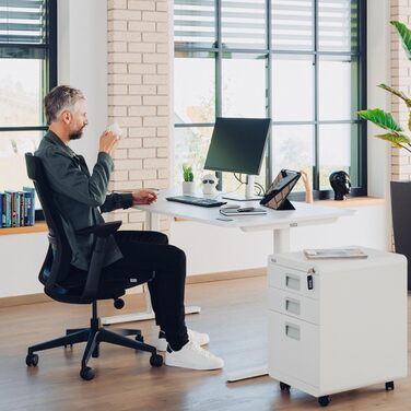Крісло Yaasa Ergonomic – ергономічне офісне крісло з підтримкою попереку та регульованими підлокітниками – поворотне крісло з регулюванням опору спинки – для дому та офісу – 120 кг (Чорний, Essential)