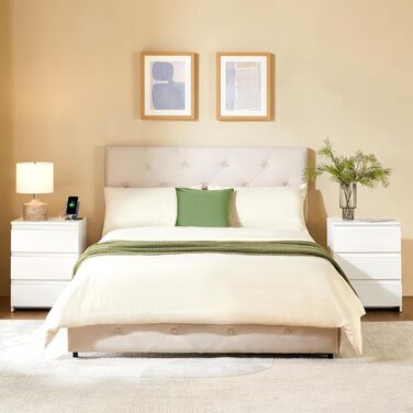 Нічний столик Yaheetech з 3 висувними ящиками, 2 розетками AC та 2 USB-портами, для спальні/вітальні