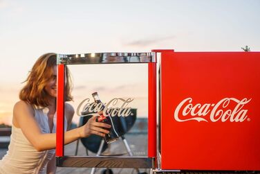 Міні-холодильник Coca-Cola °CUBES з скляними дверцятами | Холодильник для напоїв 48L, тихий та енергоефективний, ідеальний для офісу, вечірок та дому | 5-15°C, Червоний