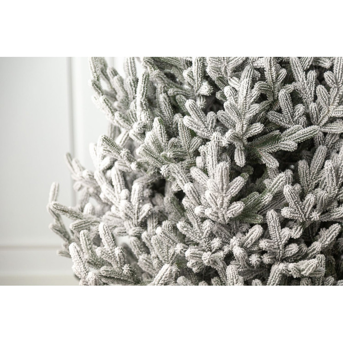 Ялинка лита 'Віденська' ЗАСНІЖЕНА 2,30м