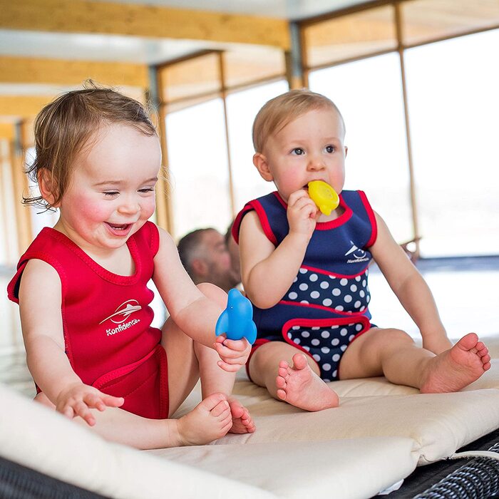 Наш дитячий гідрокостюм преміум-класу на 0-24 місяці, купальний костюм / купальник з плоским і щільним дизайном і захистом від ультрафіолету 50 (темно-синій в горошок, 6-12 місяців), синій (в горошок), від 6 до 12 місяців.