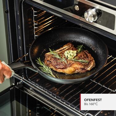 Сковорода KitchenAid Classic Forged 24 см, з антипригарним покриттям, для індукційних плит, чорна