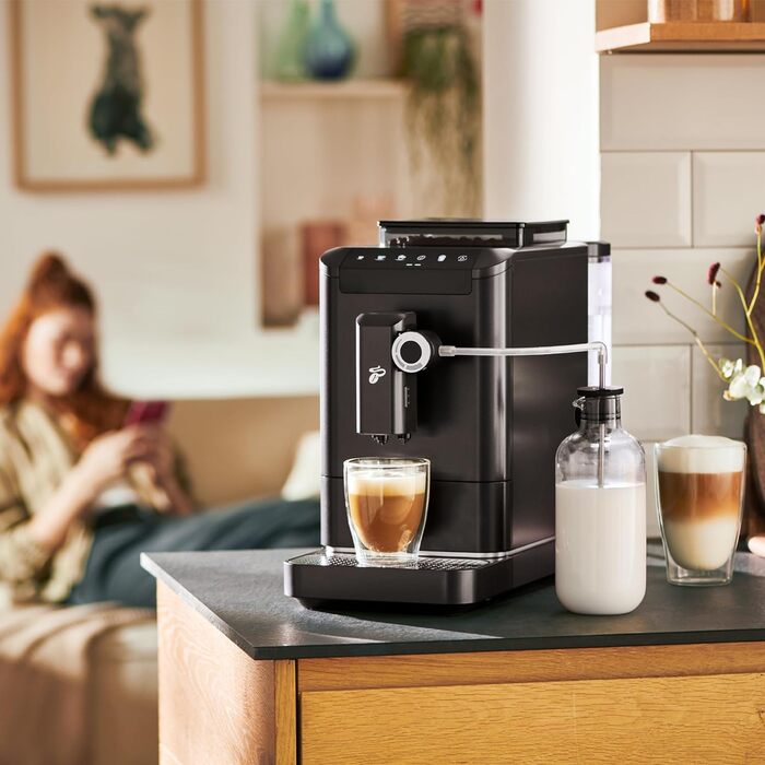 Повністю автоматична кавомашина Tchibo Esperto2 Milk з функцією одного дотику молока та функцією 2 чашок для еспресо, кава-пінка, капучино та молочної піни, Granite Black