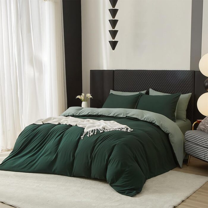 Бетлічна постільна білизна Baumwolle 200x220 см. Зелений, темно-зелений, салатний колір. Комплект: простирадло 200x220 см та 2 наволочки 80x80 см з блискавкою. Бавовна.