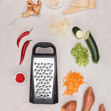 Терка Microplane для овочів та сиру з 5 різними поверхнями (дрібна, велика, дуже велика, двостороння) з нержавіючої сталі - Made in USA, чорний/нержавіюча сталь