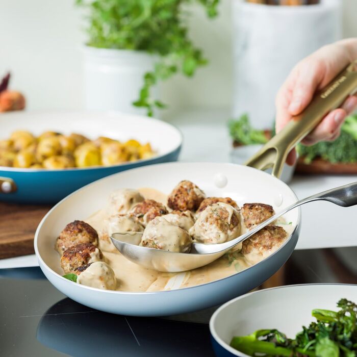 Набір сковорідок GreenPan Shades з керамічним антипригарним покриттям, 3 шт., діаметр 20/24/28 см, без PFAS, для індукційних плит, з ручками з нержавіючої сталі, придатні для миття в посудомийній машині та для використання в духовці, колір Terra (блакитни