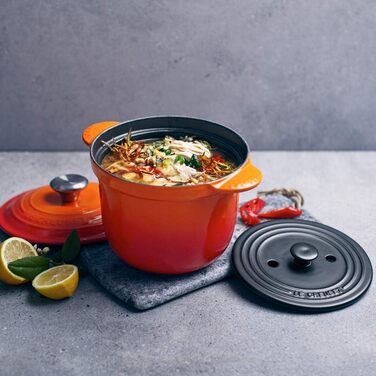 Le Creuset Cocotte Every: чавунний ковшок з кришкою-сковородою, 18 см, 2 л, кольору 'Ofenrot'