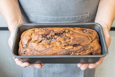 Форма для випічки хліба MasterClass 900г з антипригарним покриттям PTFE, PFOA та BPA, з міцної вуглецевої сталі, 23x13 см, сіра, з захисним чохлом