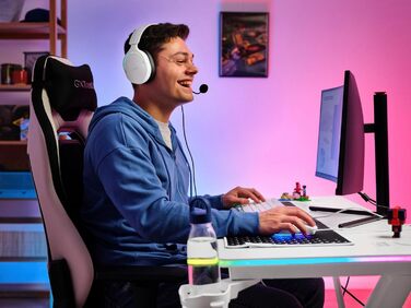 Ігровий стіл Trust Gaming GXT 709W Luminus RGB з підсвічуванням LED, 10 режимів, USB, білий, з тримачем для навушників та напоїв, 120 x 60 см