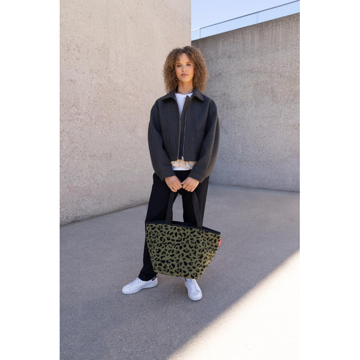 Сумка-шопер Reisenthel Shopper M Teddy Leo Olive – містка та стильна, з водовідштовхувального матеріалу