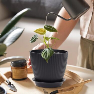 Набір горщиків для квітів з підставкою (8 шт.) 19/17.5/16.5/16/14/13/11.5/10 см, пластик, чорний, для дому та балкону